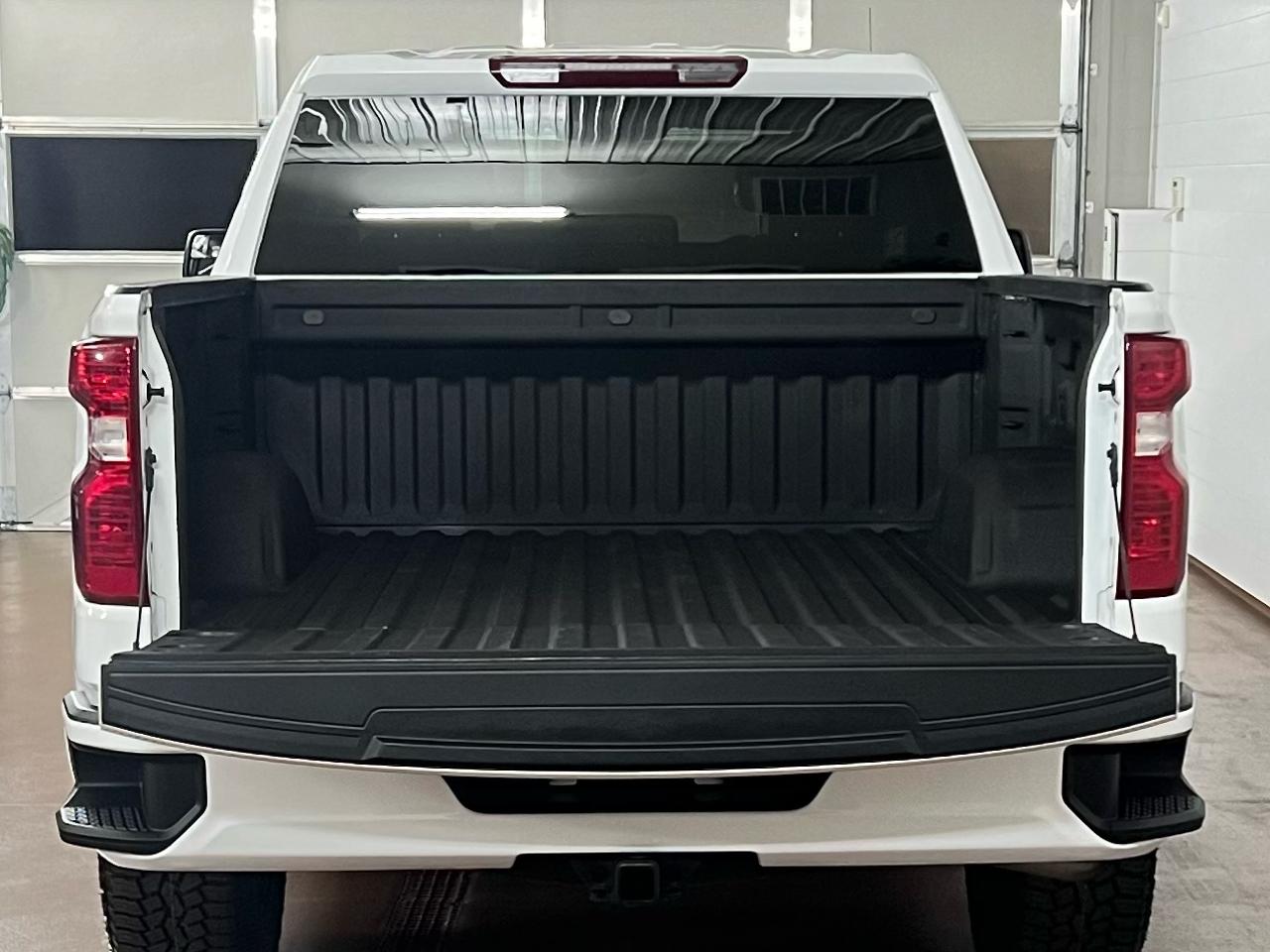 Chevrolet Silverado 1500 Custom Crew Cab 4WD 2023