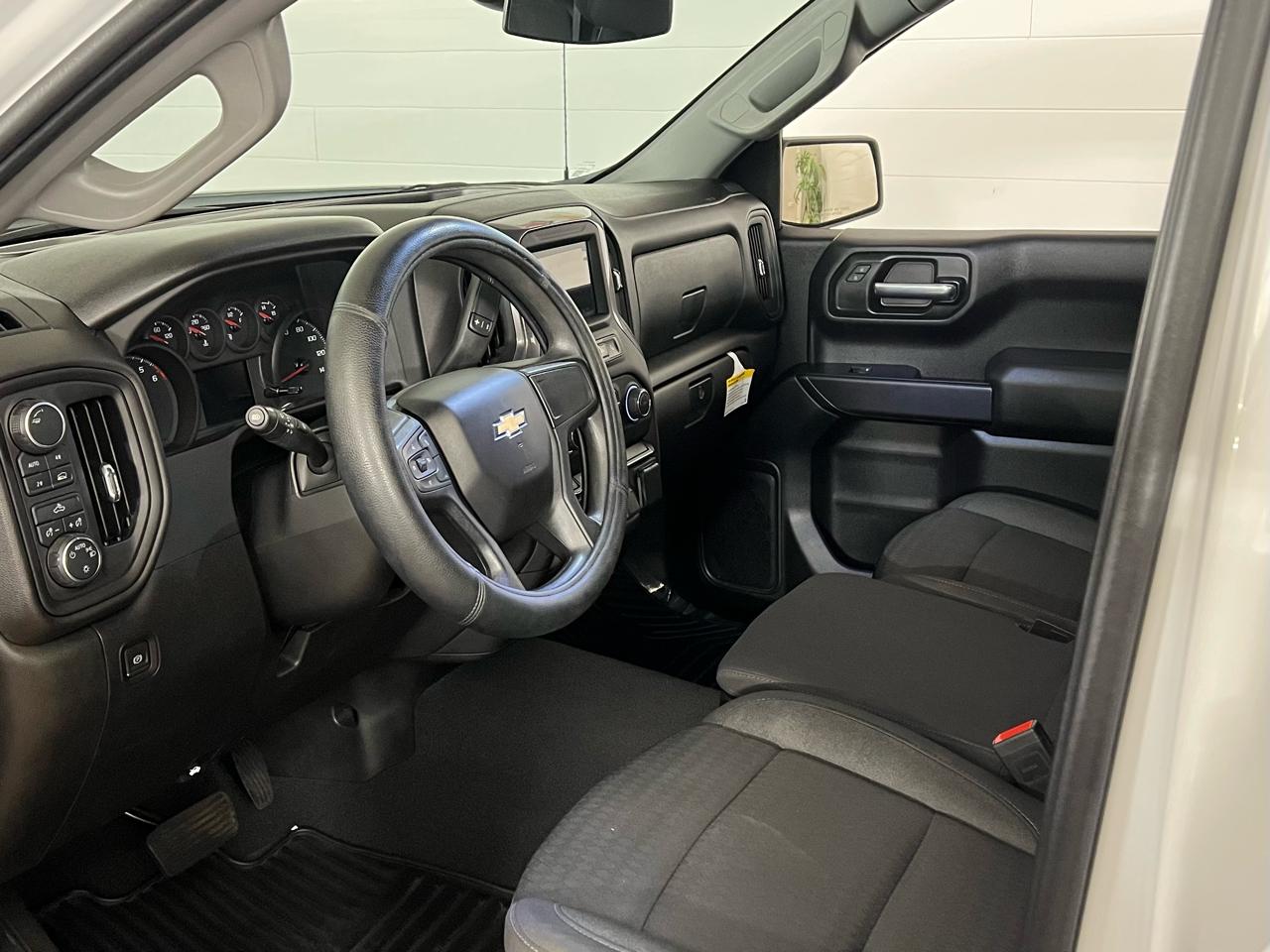 Chevrolet Silverado 1500 Custom Crew Cab 4WD 2023