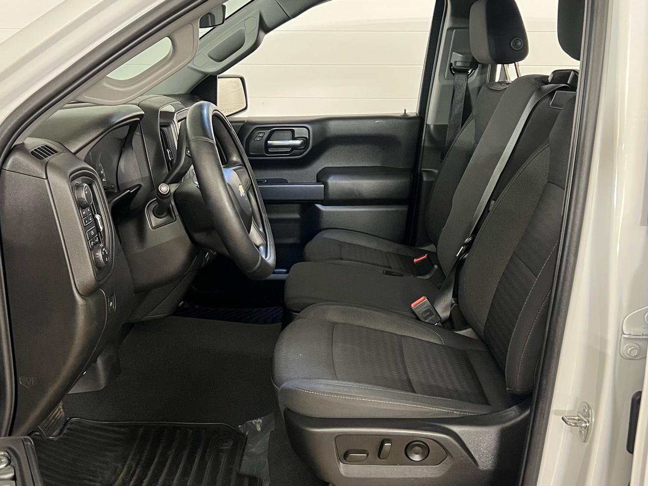 Chevrolet Silverado 1500 Custom Crew Cab 4WD 2023