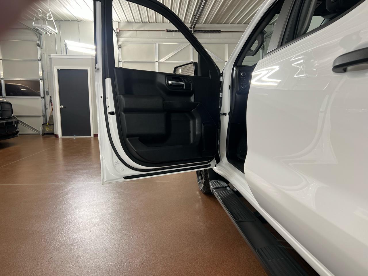 Chevrolet Silverado 1500 Custom Crew Cab 4WD 2023