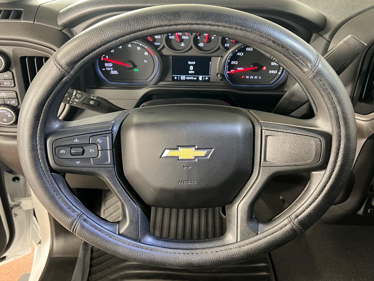 Chevrolet Silverado 1500 Custom Crew Cab 4WD 2023