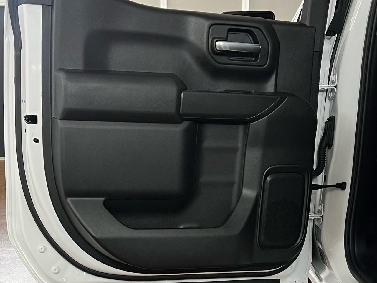 Chevrolet Silverado 1500 Custom Crew Cab 4WD 2023