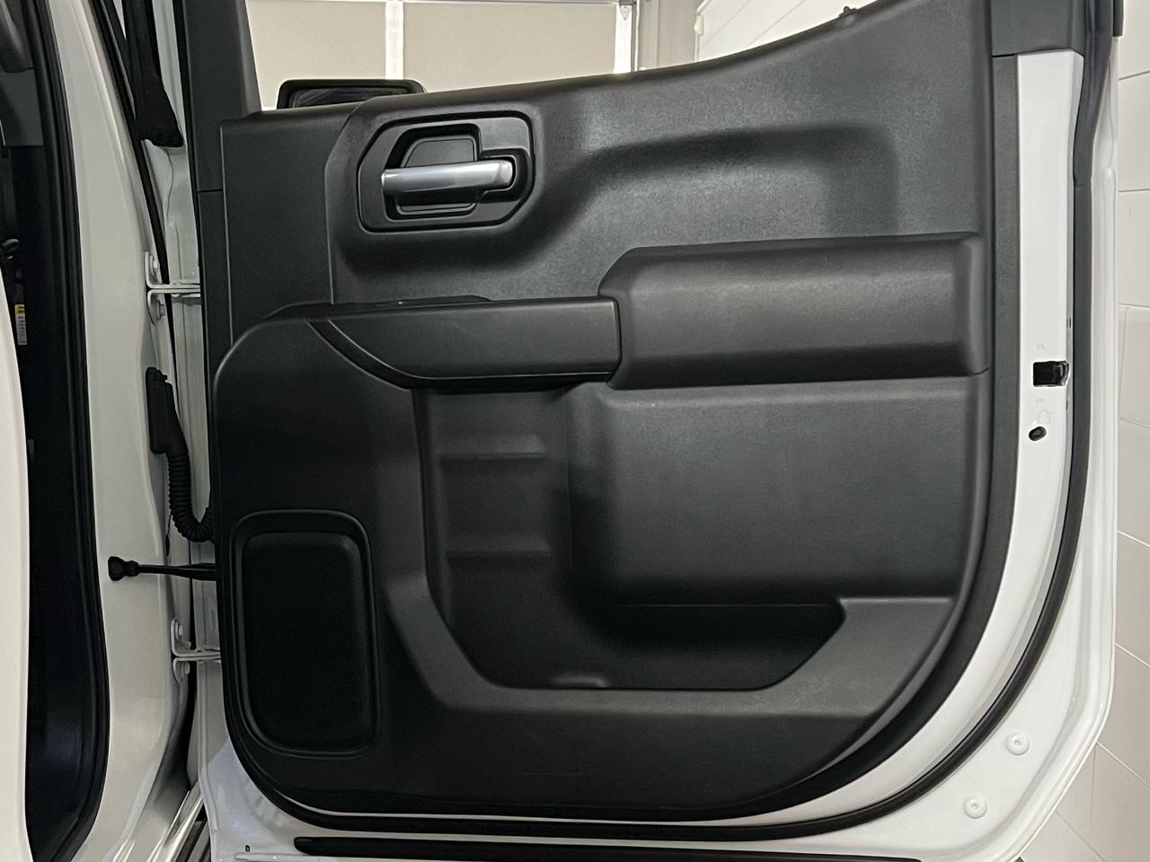 Chevrolet Silverado 1500 Custom Crew Cab 4WD 2023