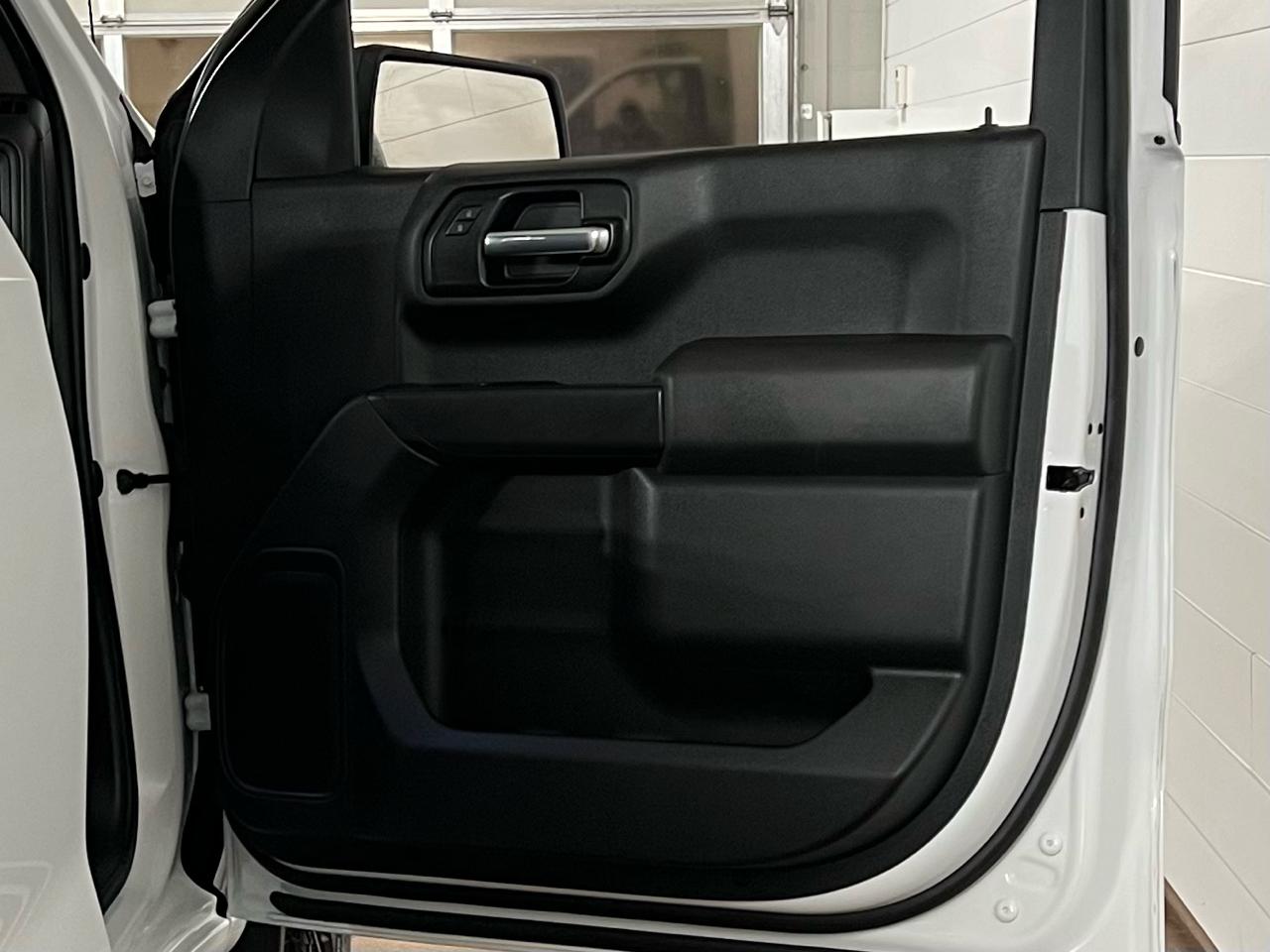 Chevrolet Silverado 1500 Custom Crew Cab 4WD 2023