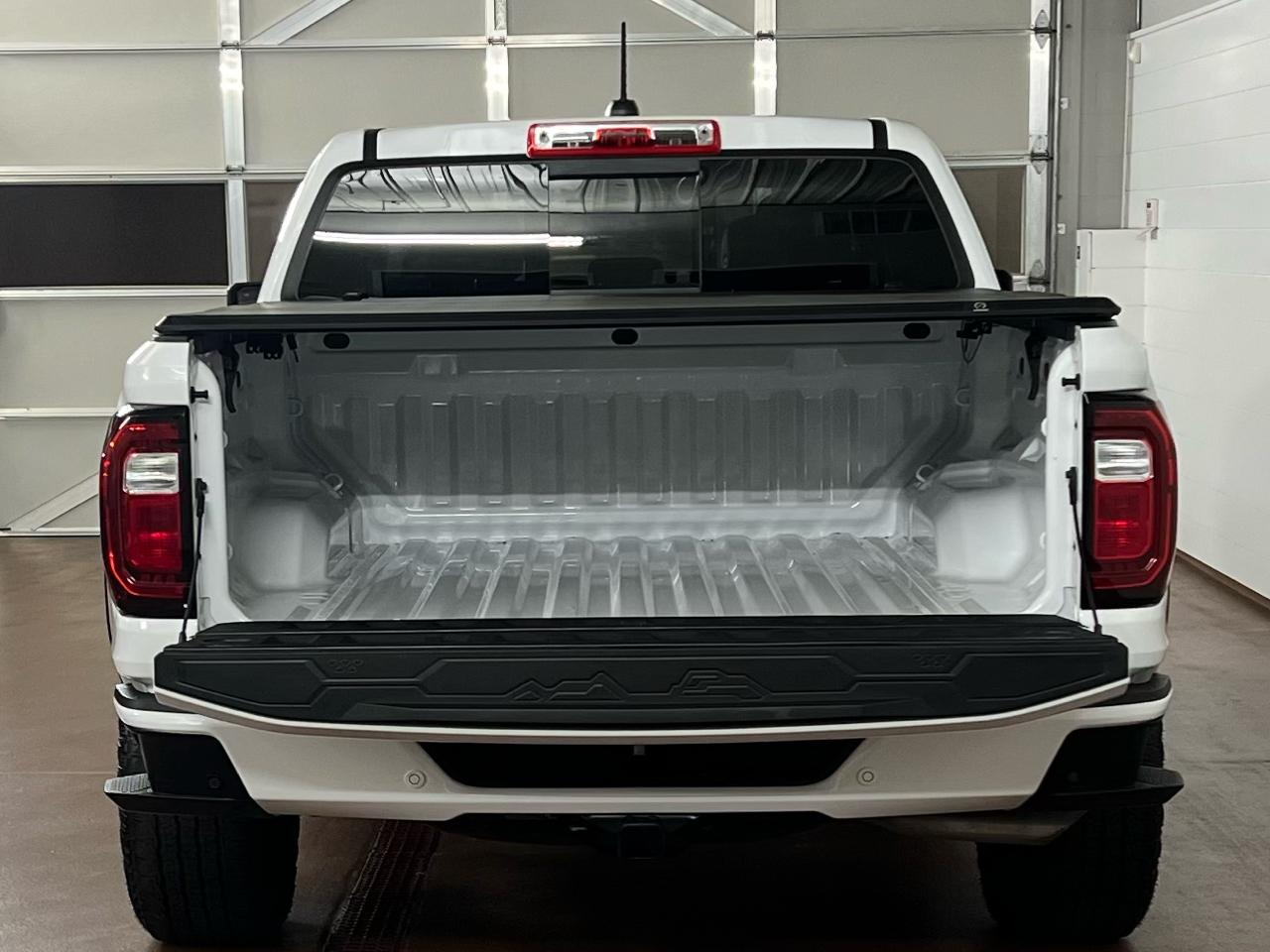 GMC Canyon AT4 Crew Cab 4WD 2024