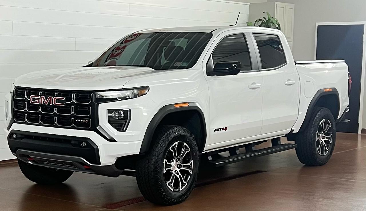 GMC Canyon AT4 Crew Cab 4WD 2024