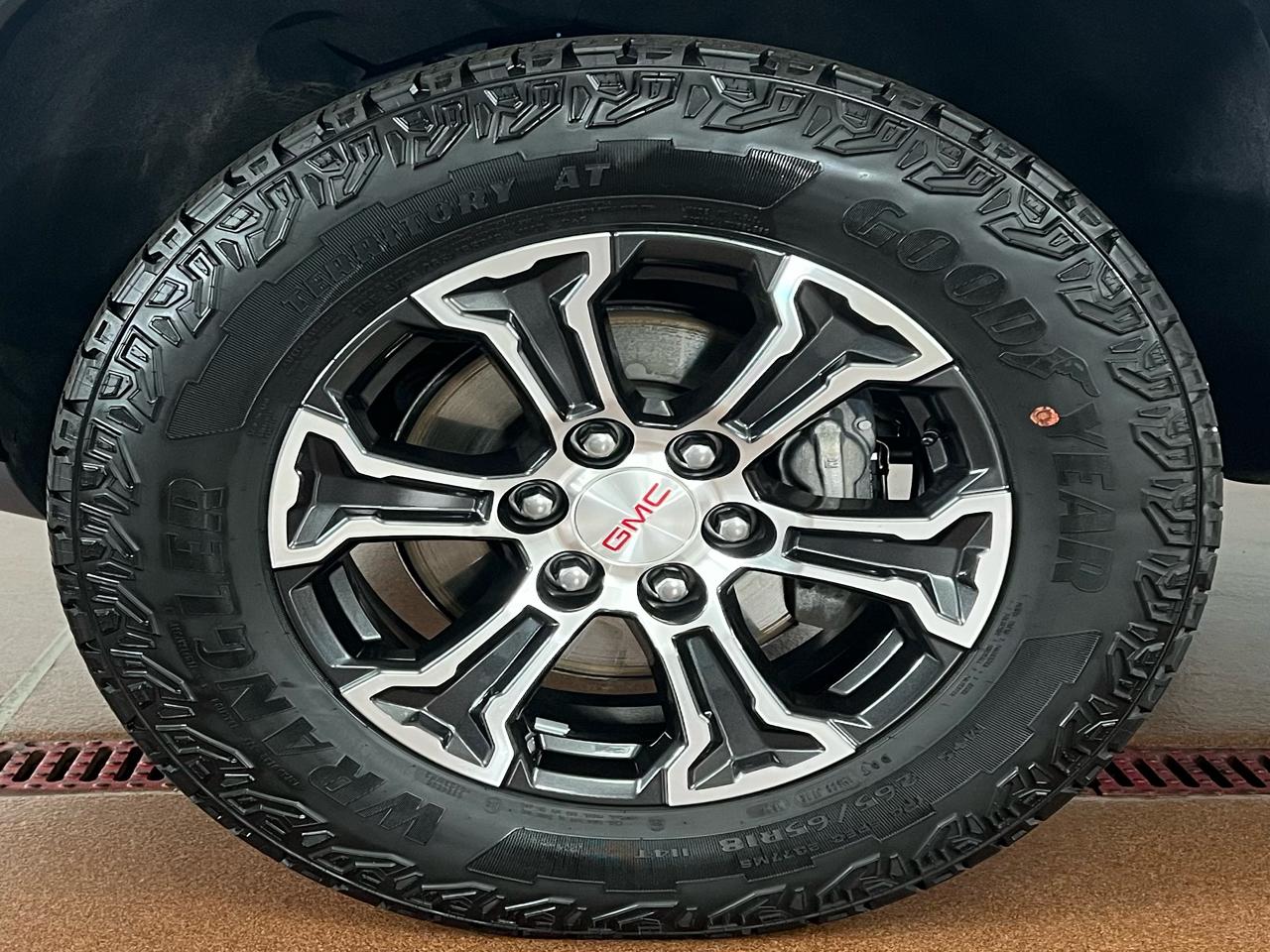 GMC Canyon AT4 Crew Cab 4WD 2024