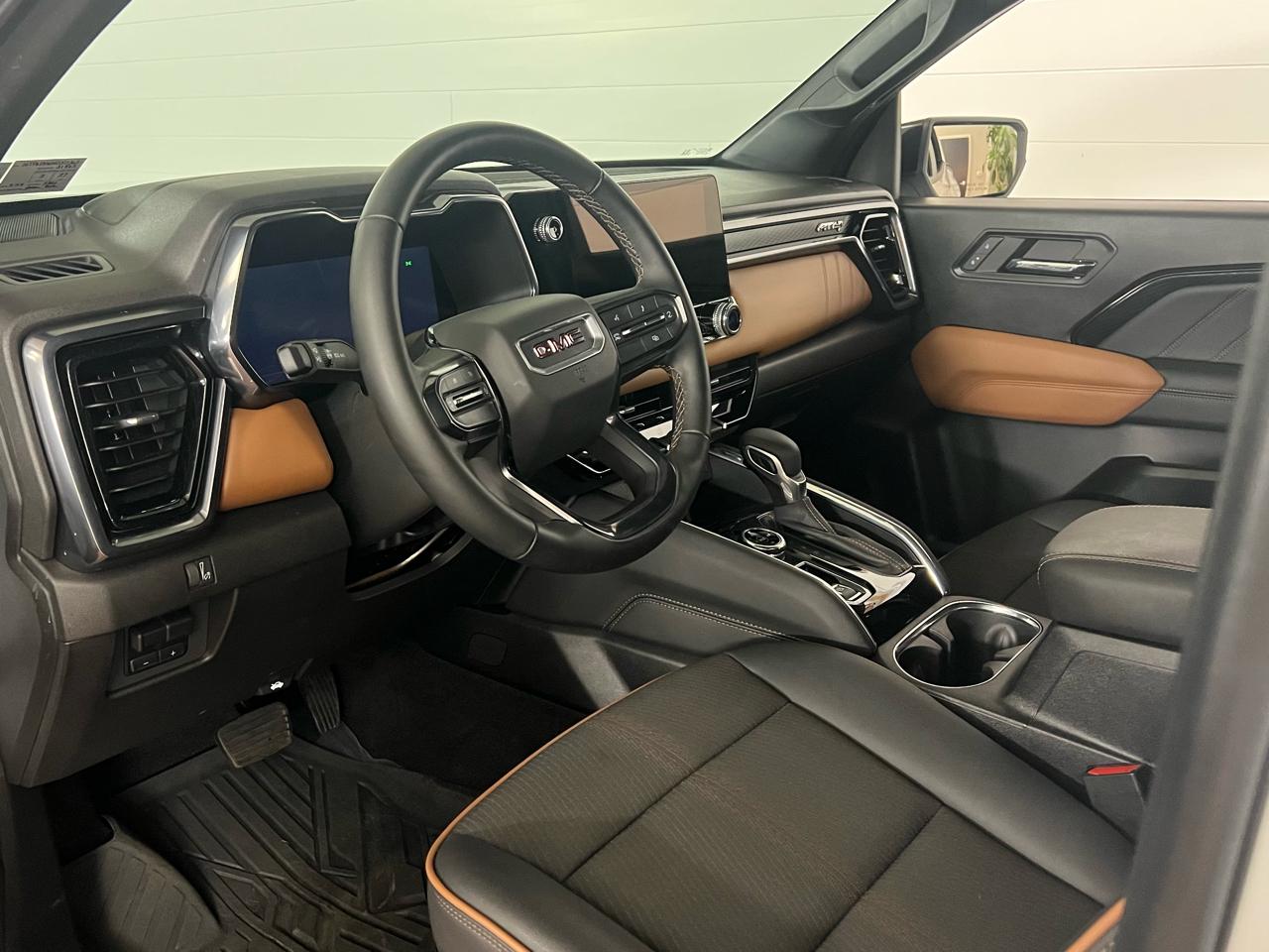 GMC Canyon AT4 Crew Cab 4WD 2024