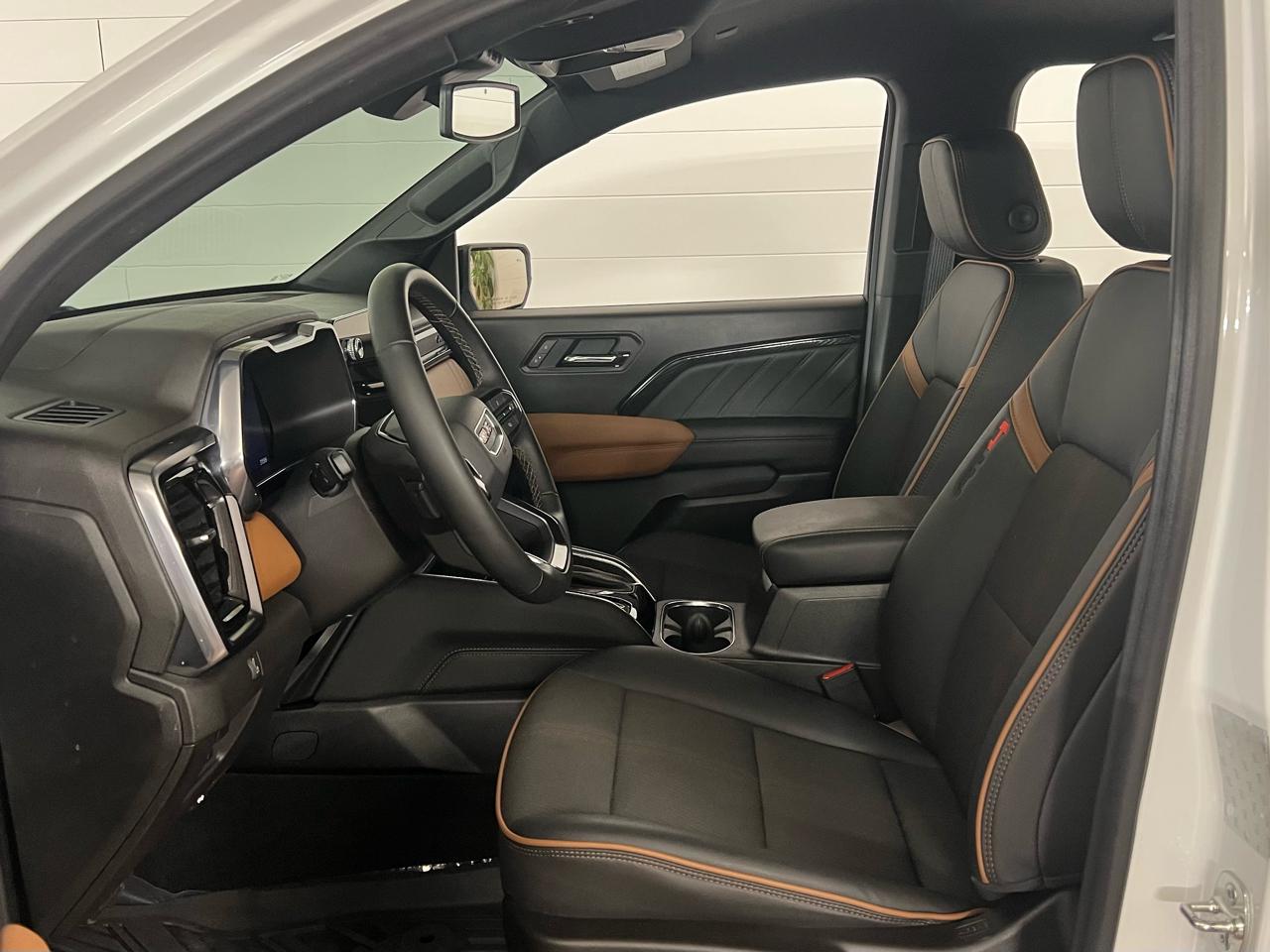 GMC Canyon AT4 Crew Cab 4WD 2024