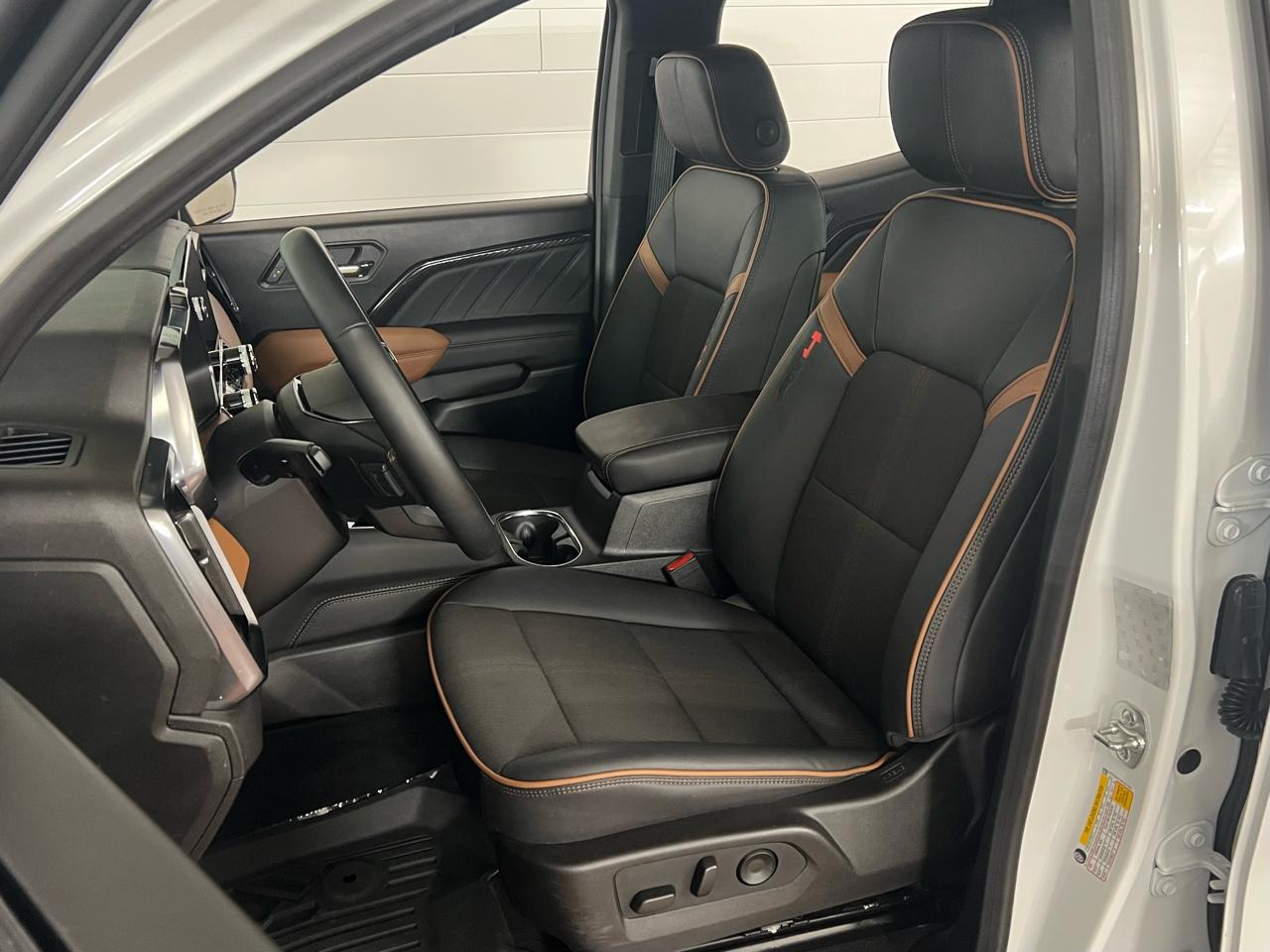 GMC Canyon AT4 Crew Cab 4WD 2024