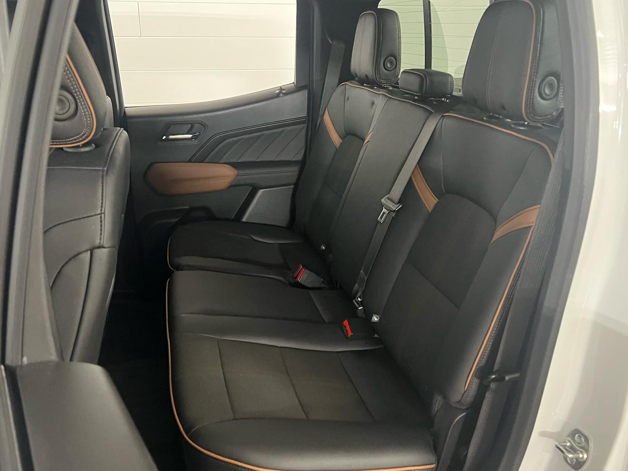 GMC Canyon AT4 Crew Cab 4WD 2024