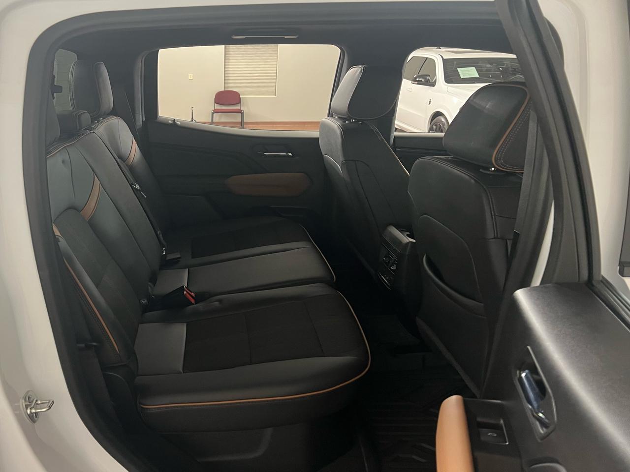 GMC Canyon AT4 Crew Cab 4WD 2024