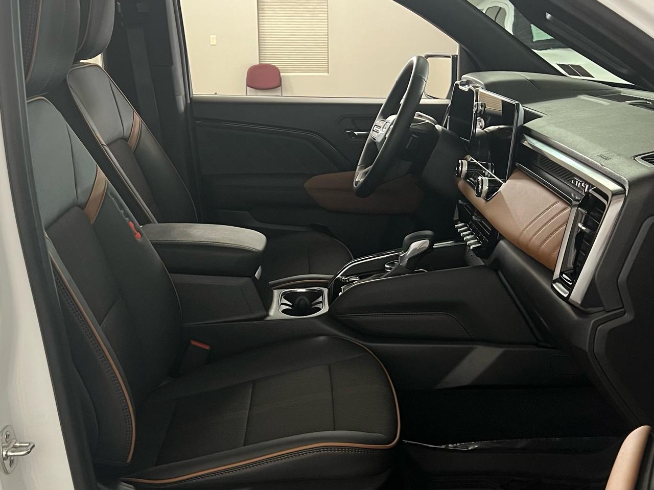 GMC Canyon AT4 Crew Cab 4WD 2024