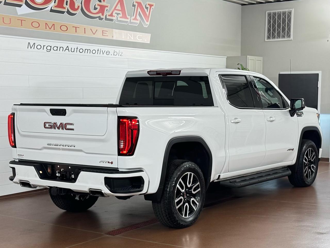 GMC Sierra 1500 AT4 Crew Cab 4WD 2024