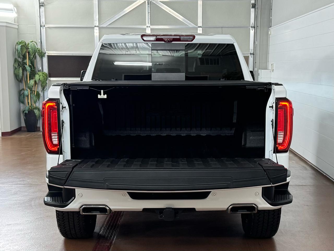 GMC Sierra 1500 AT4 Crew Cab 4WD 2024