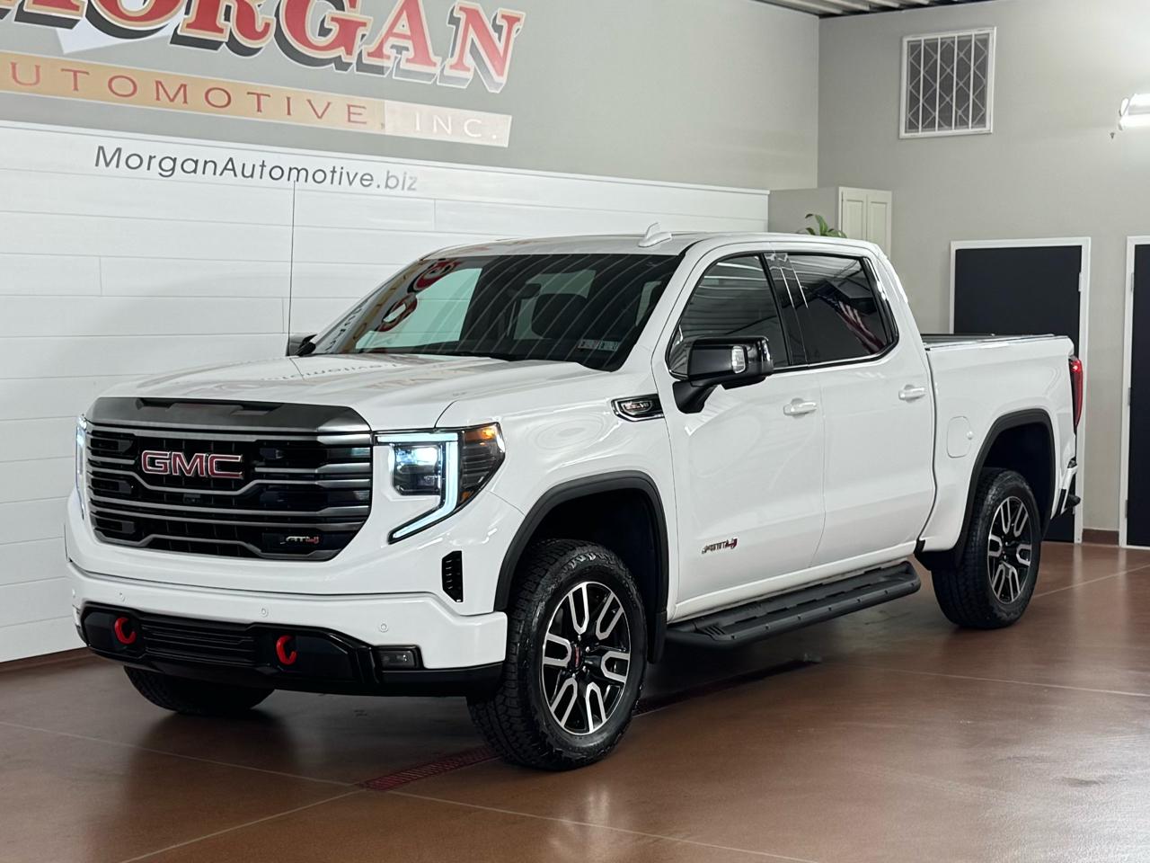 GMC Sierra 1500 AT4 Crew Cab 4WD 2024