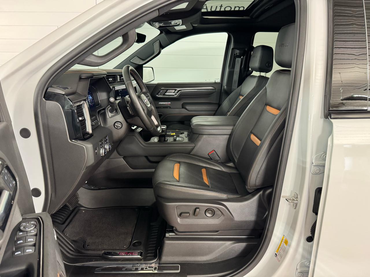 GMC Sierra 1500 AT4 Crew Cab 4WD 2024