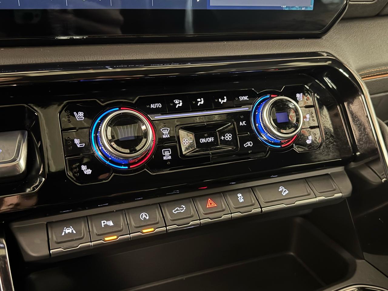 GMC Sierra 1500 AT4 Crew Cab 4WD 2024