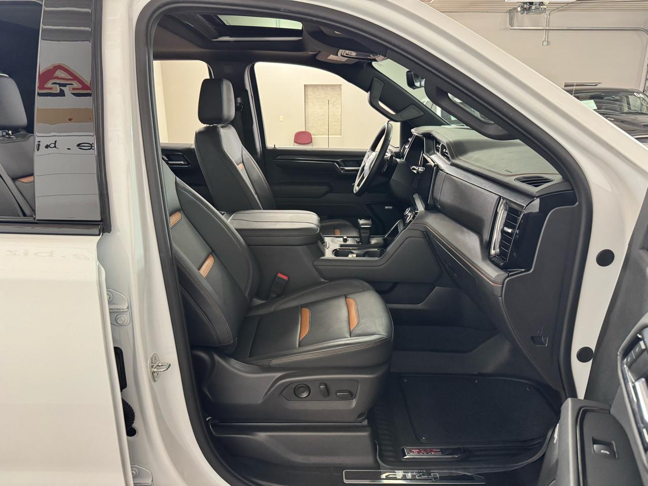 GMC Sierra 1500 AT4 Crew Cab 4WD 2024