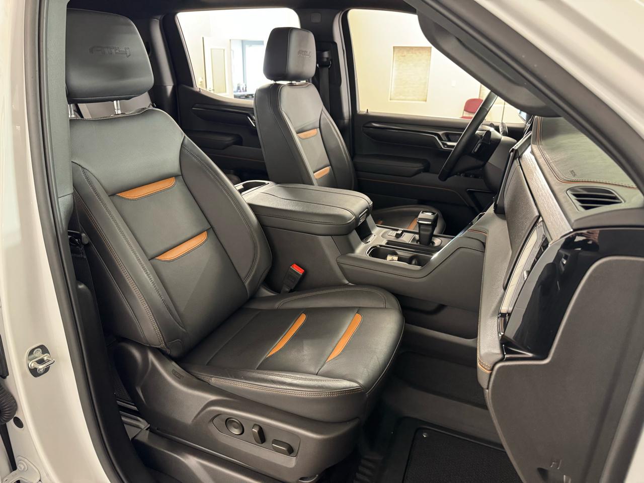 GMC Sierra 1500 AT4 Crew Cab 4WD 2024