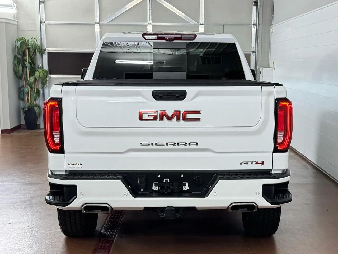 GMC Sierra 1500 AT4 Crew Cab 4WD 2024