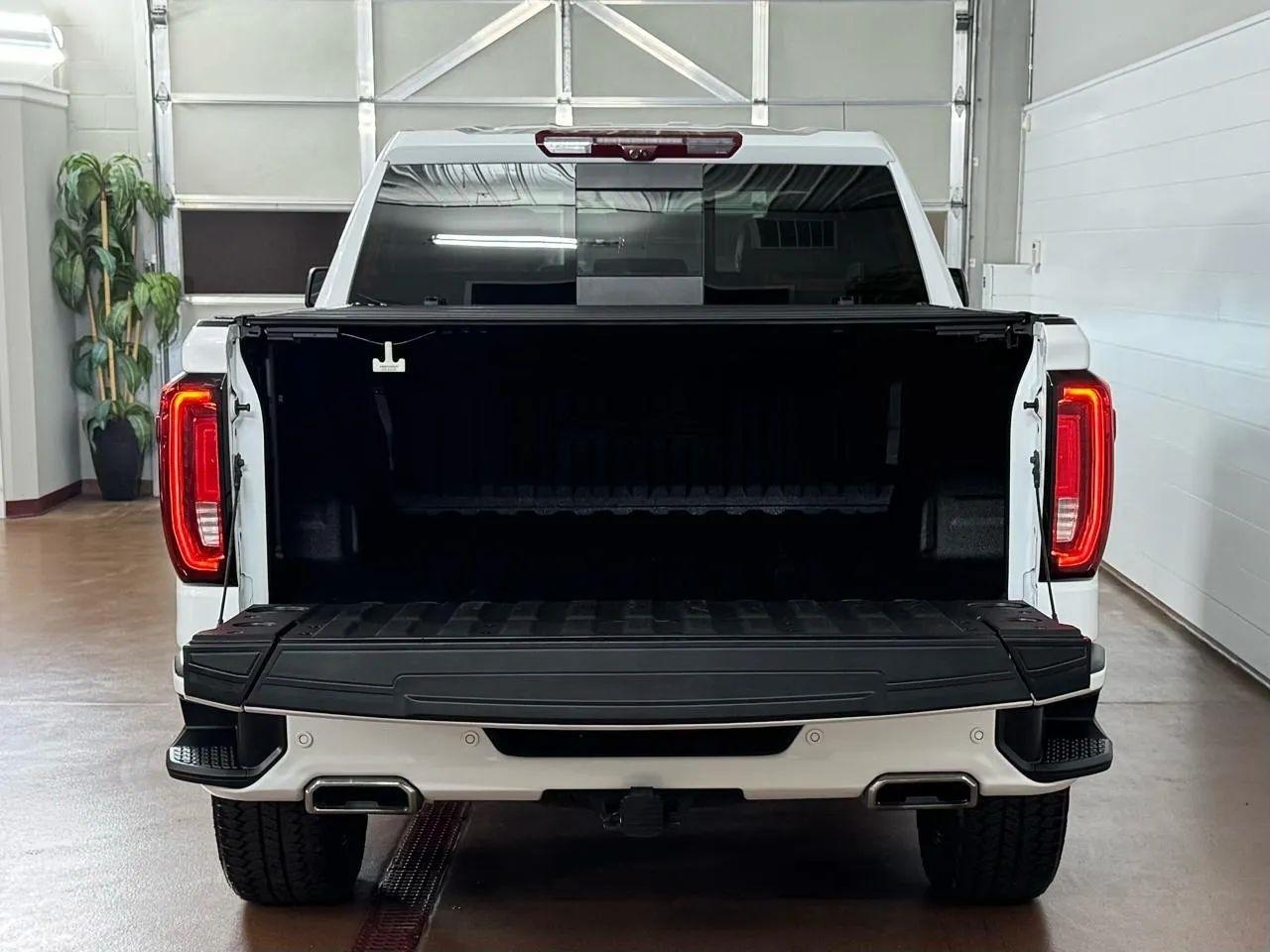 GMC Sierra 1500 AT4 Crew Cab 4WD 2024
