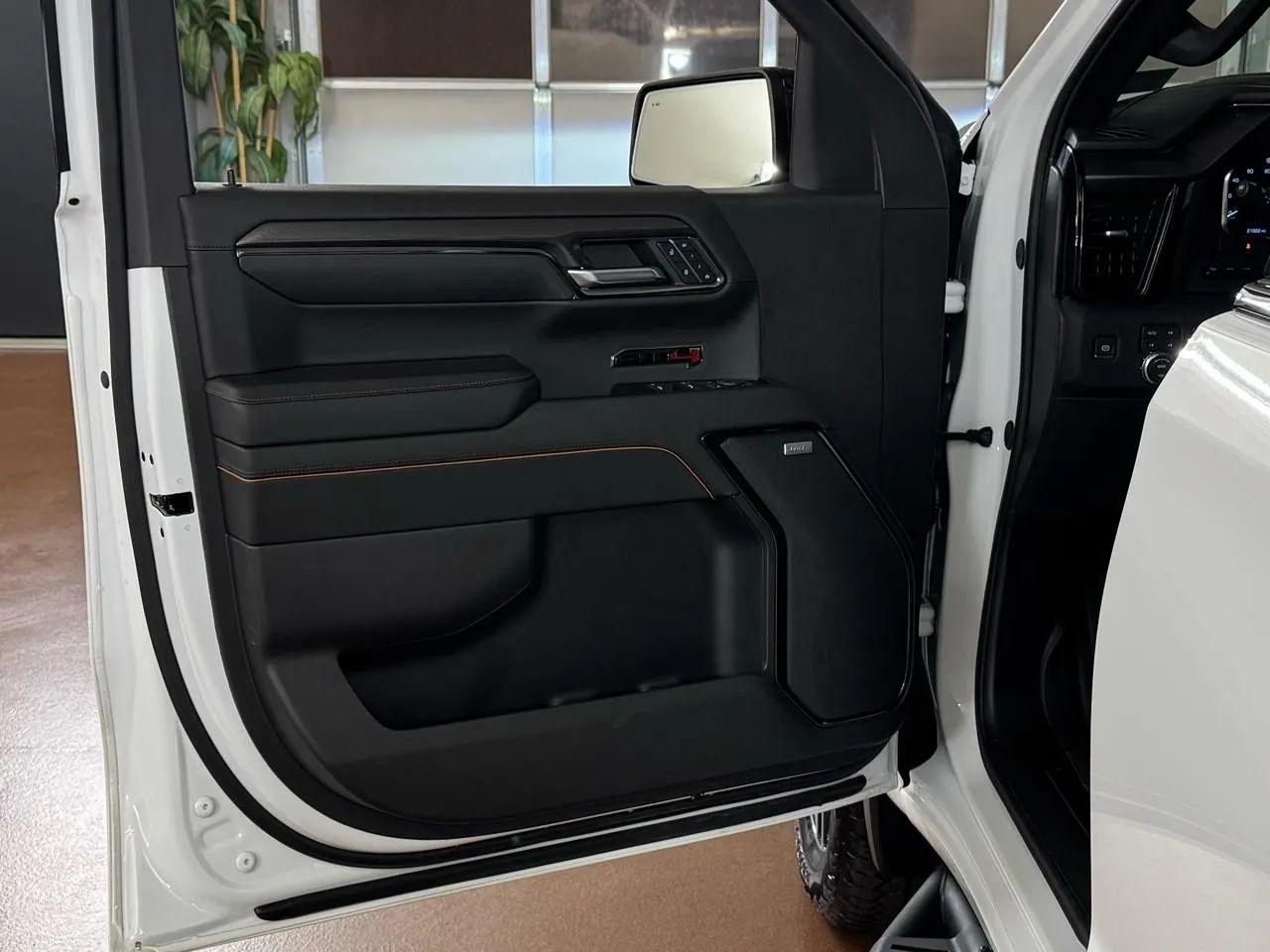 GMC Sierra 1500 AT4 Crew Cab 4WD 2024