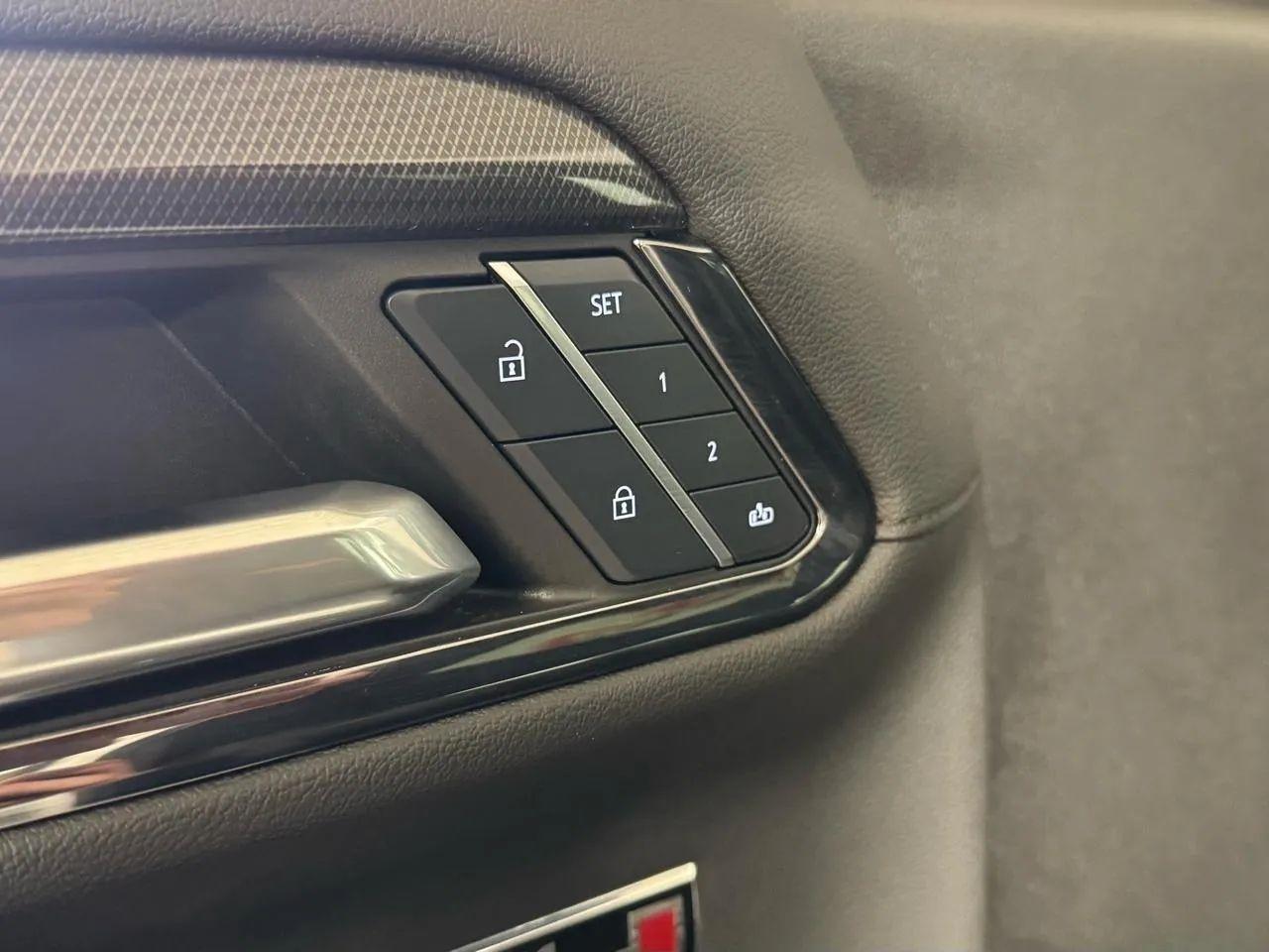 GMC Sierra 1500 AT4 Crew Cab 4WD 2024