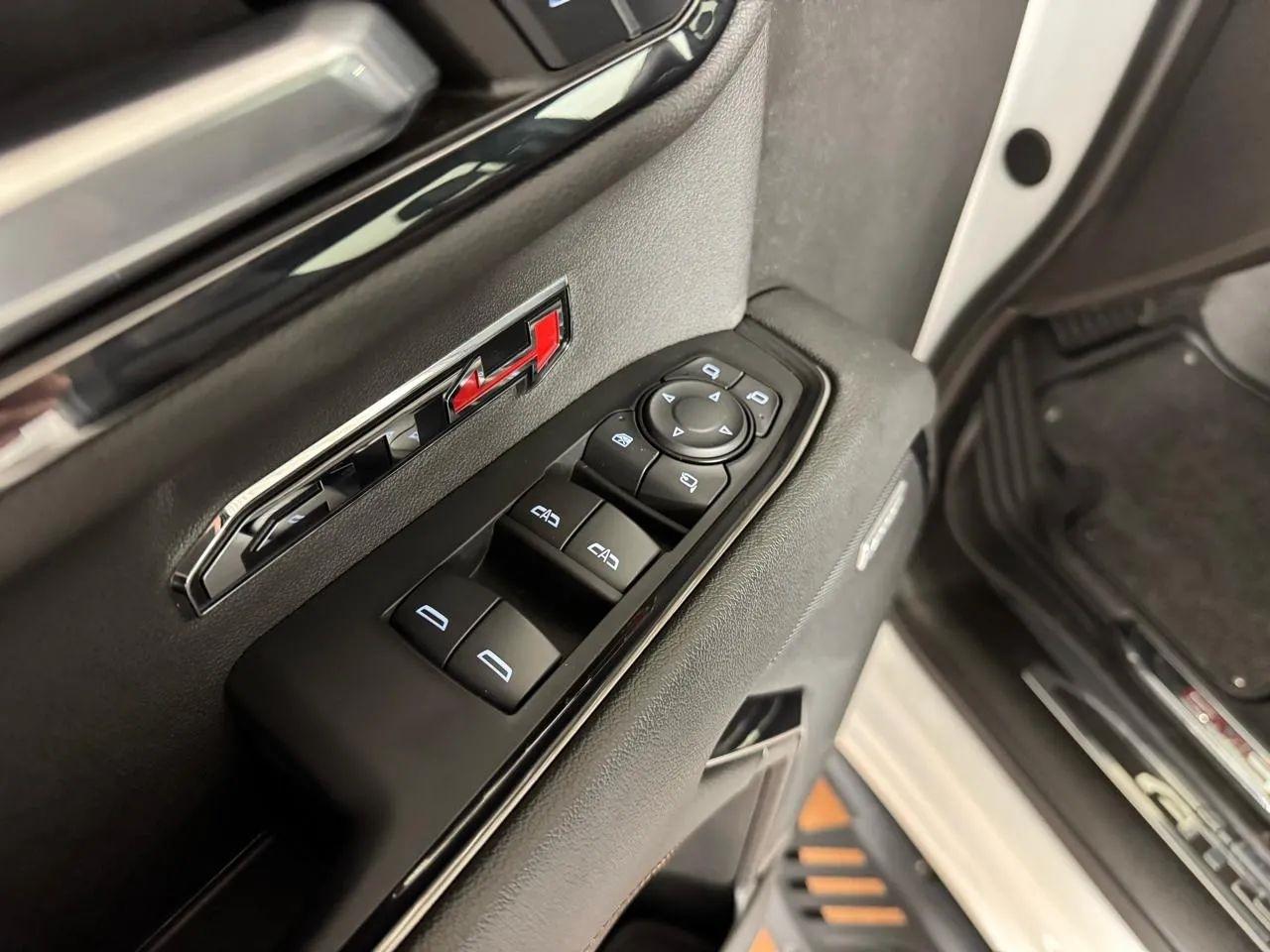 GMC Sierra 1500 AT4 Crew Cab 4WD 2024