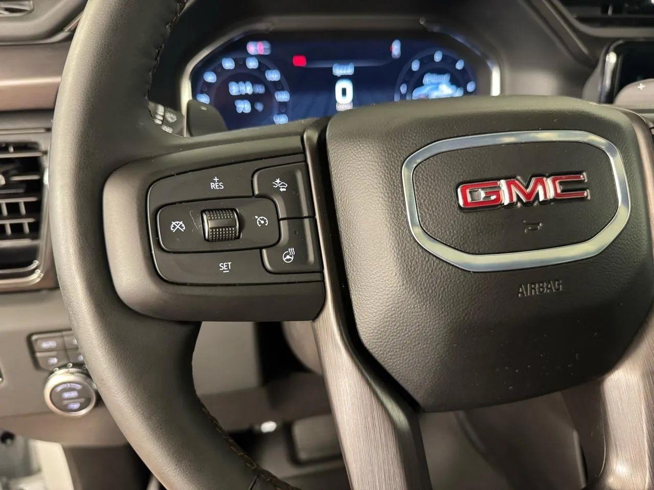 GMC Sierra 1500 AT4 Crew Cab 4WD 2024