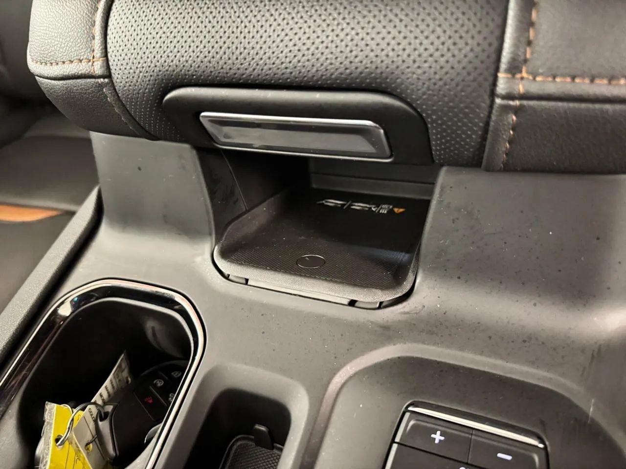 GMC Sierra 1500 AT4 Crew Cab 4WD 2024