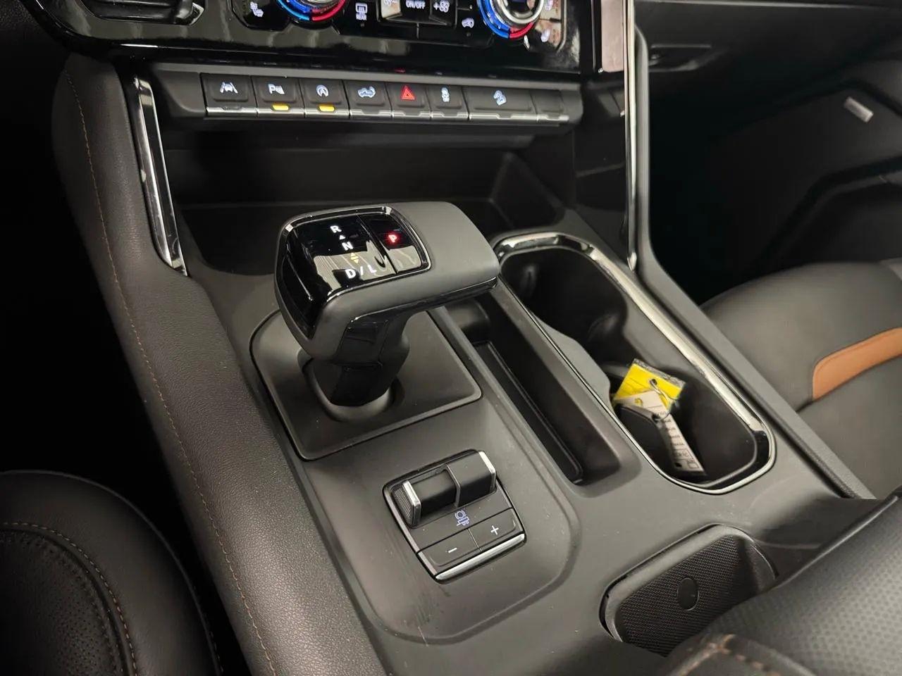 GMC Sierra 1500 AT4 Crew Cab 4WD 2024