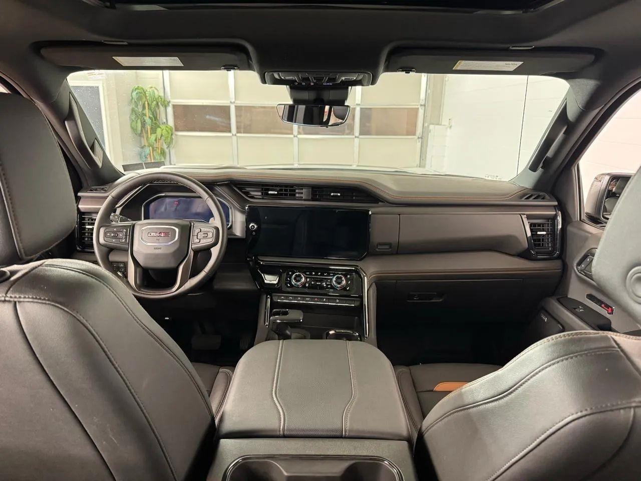 GMC Sierra 1500 AT4 Crew Cab 4WD 2024