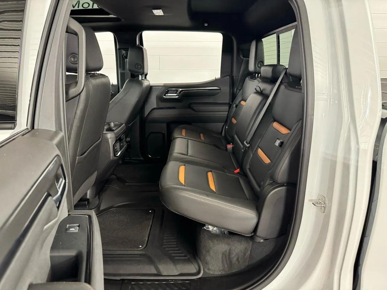 GMC Sierra 1500 AT4 Crew Cab 4WD 2024