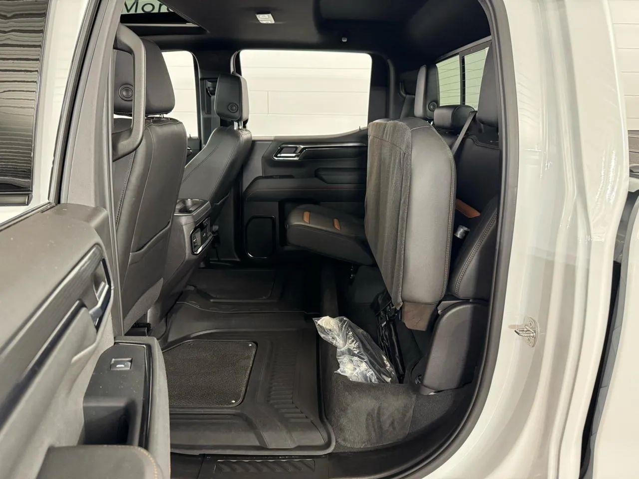 GMC Sierra 1500 AT4 Crew Cab 4WD 2024
