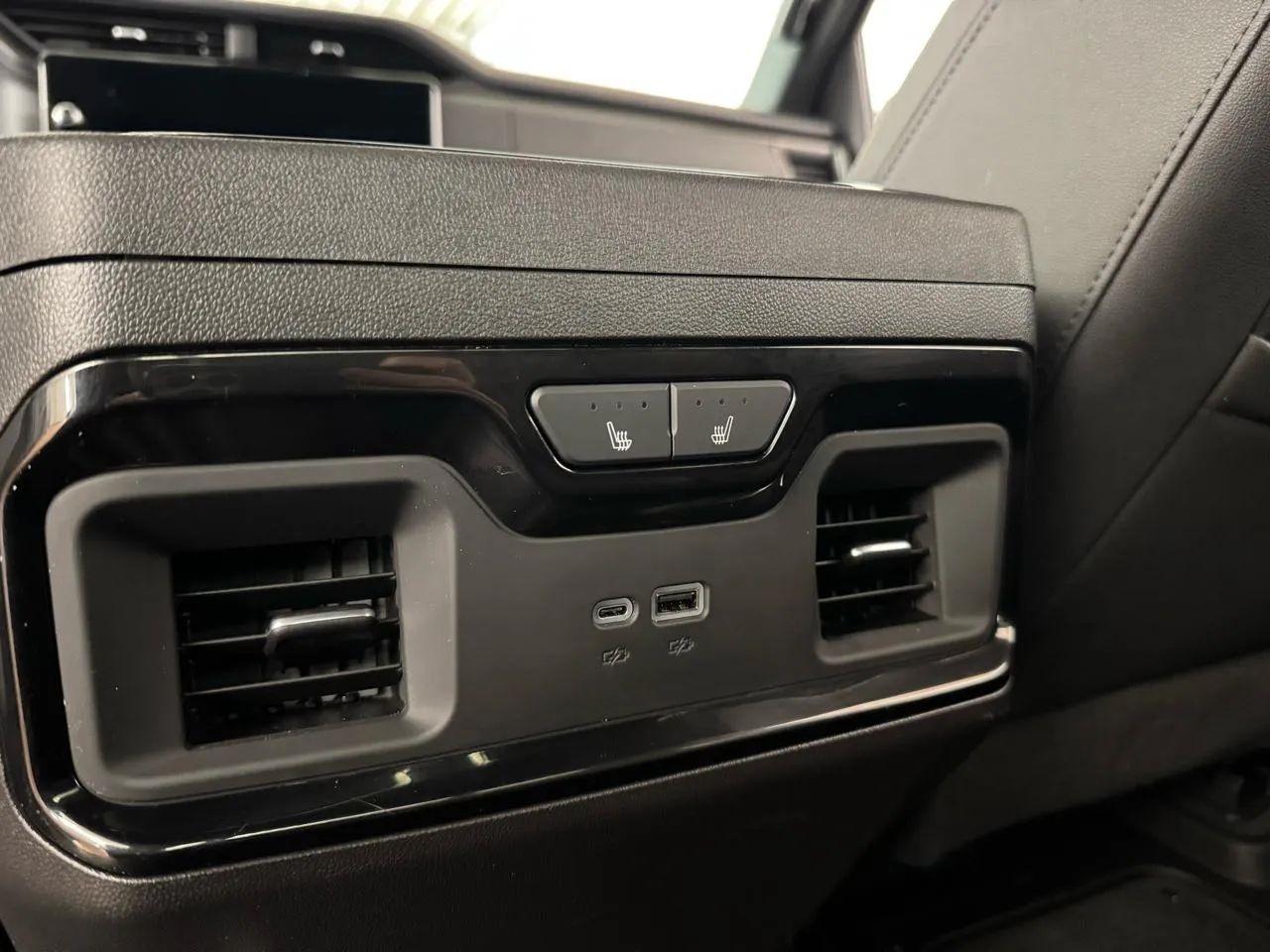 GMC Sierra 1500 AT4 Crew Cab 4WD 2024
