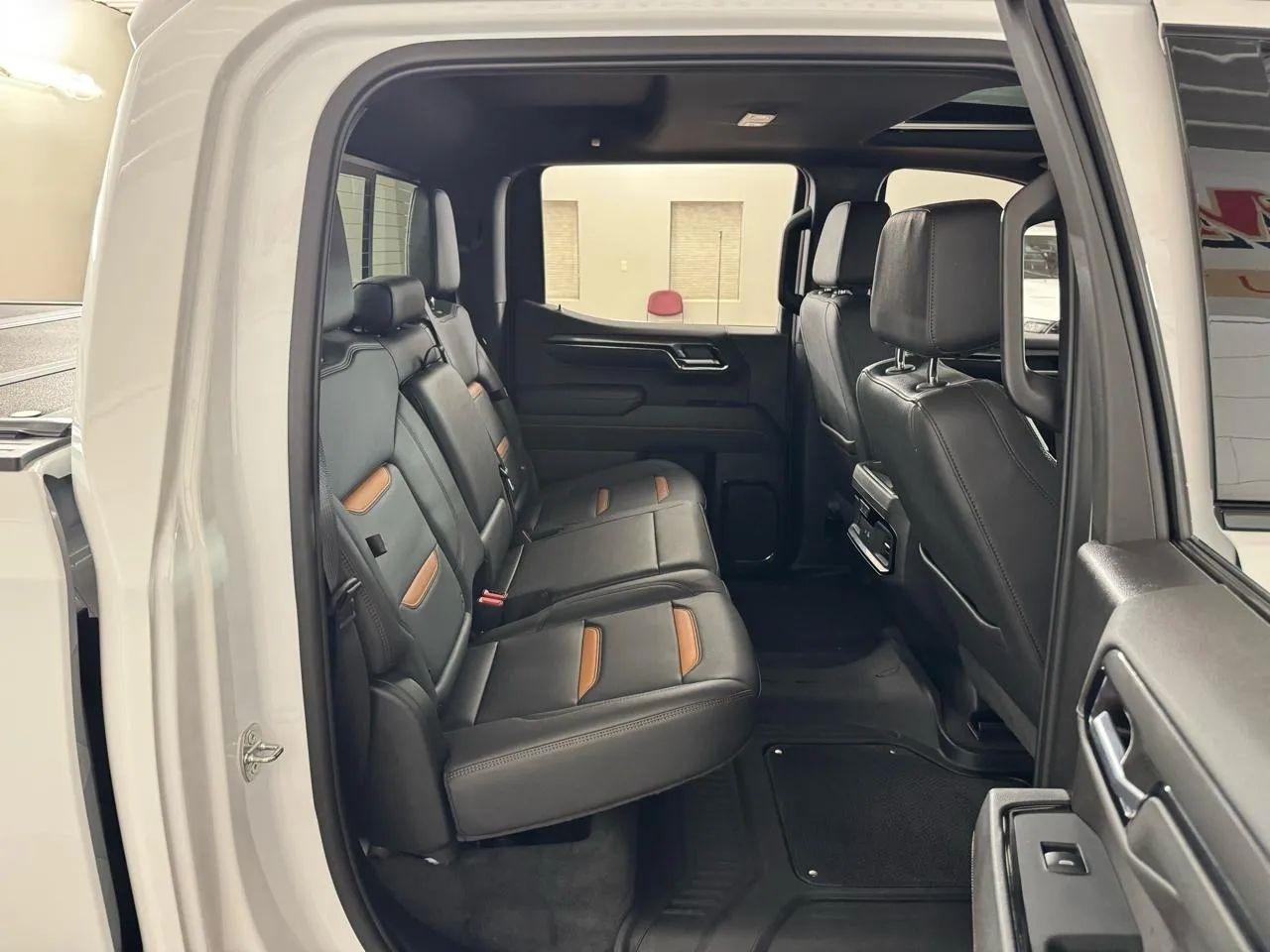 GMC Sierra 1500 AT4 Crew Cab 4WD 2024