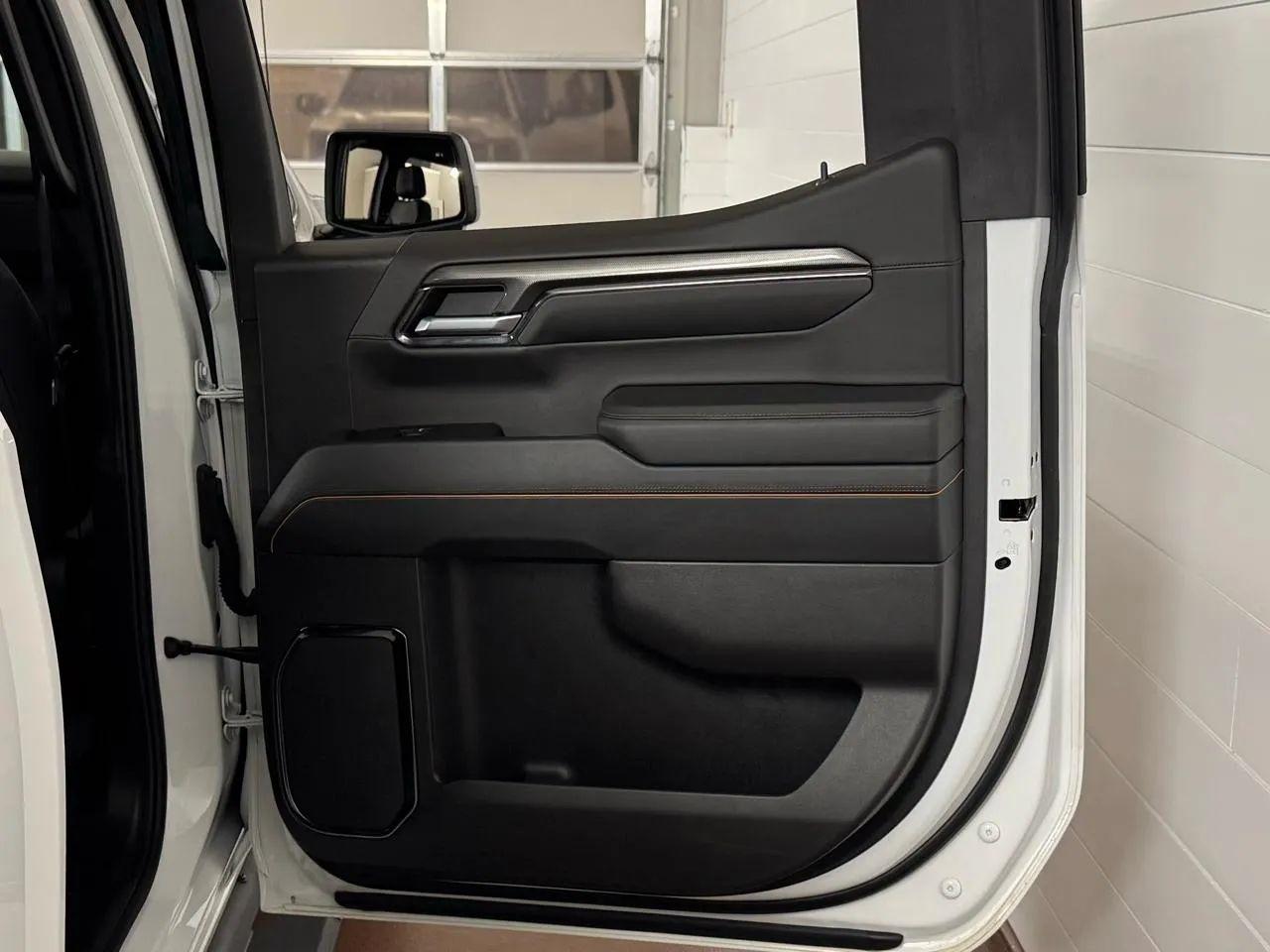 GMC Sierra 1500 AT4 Crew Cab 4WD 2024