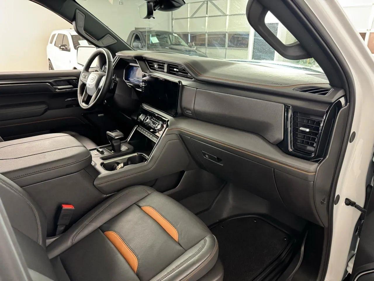 GMC Sierra 1500 AT4 Crew Cab 4WD 2024
