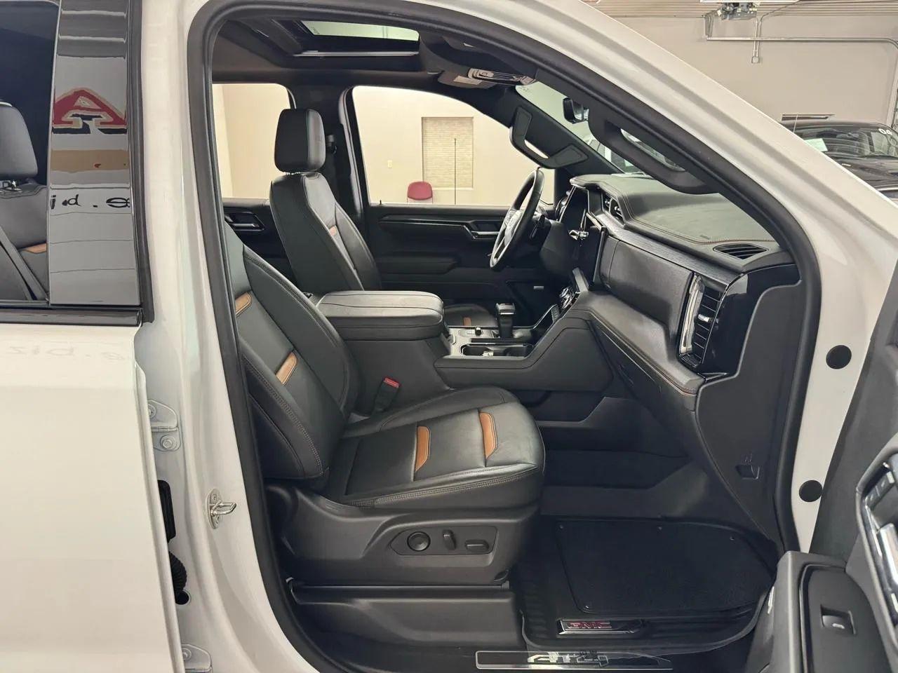 GMC Sierra 1500 AT4 Crew Cab 4WD 2024