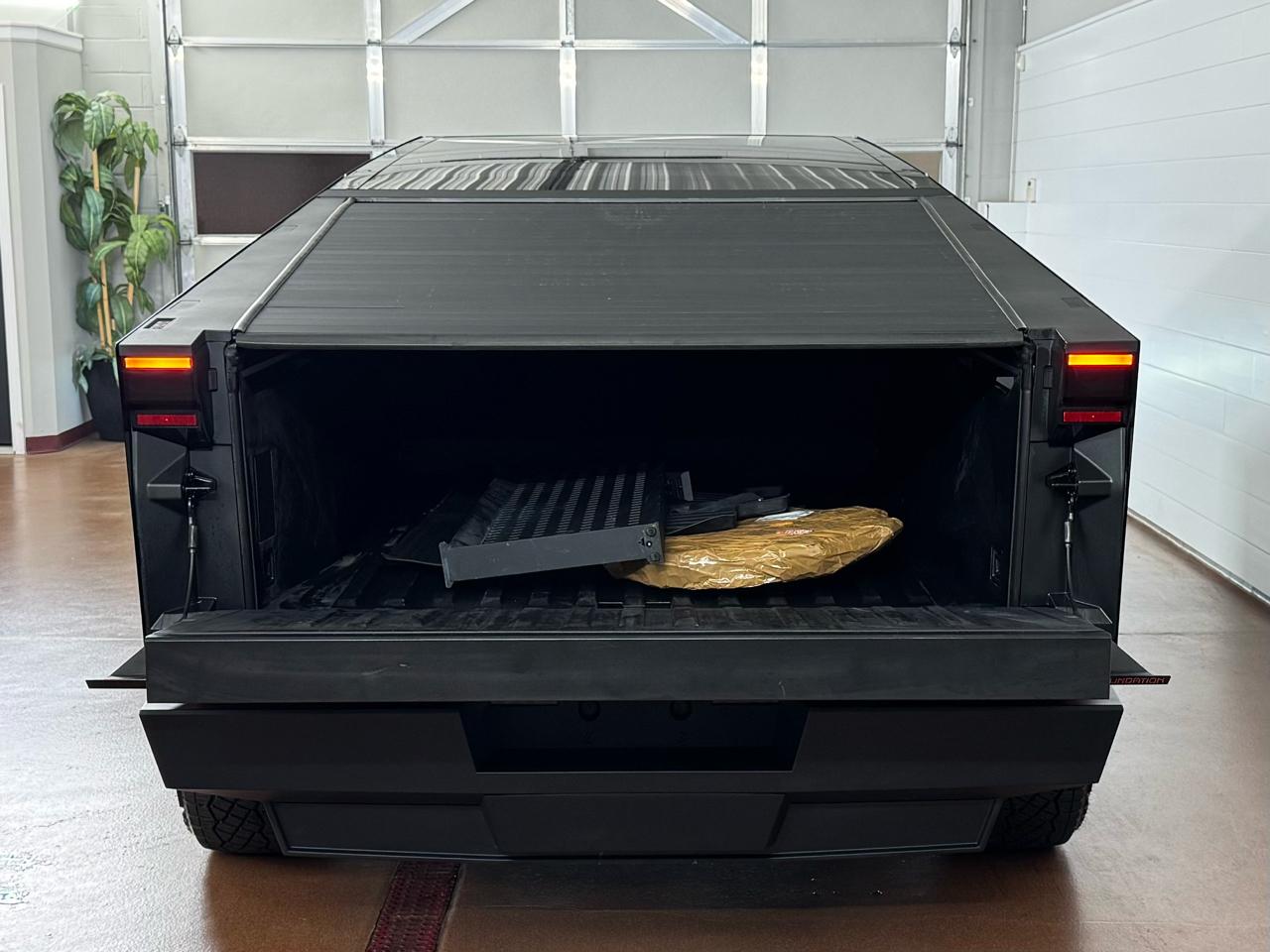 Tesla Cybertruck  2024