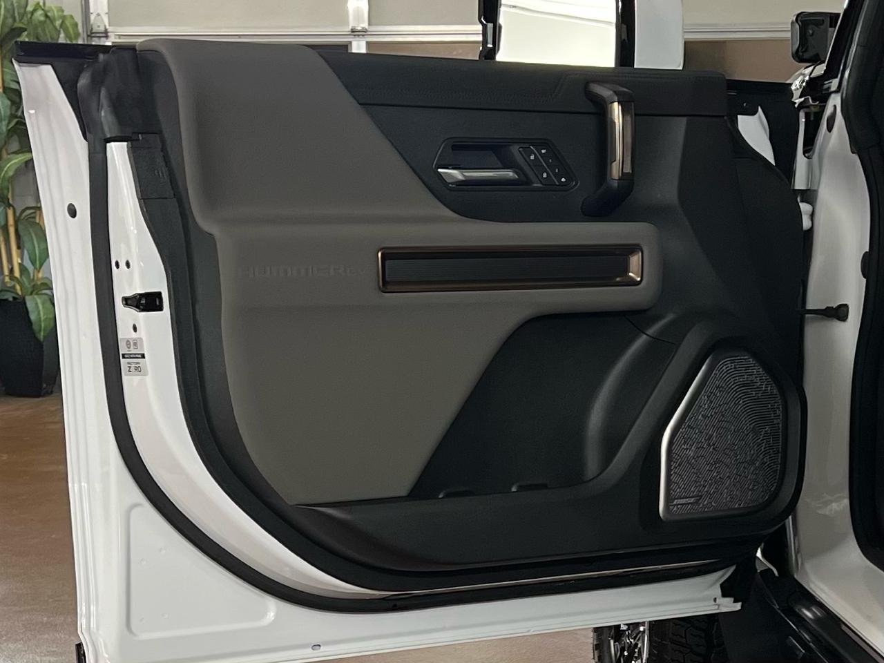 GMC HUMMER EV SUV  2025