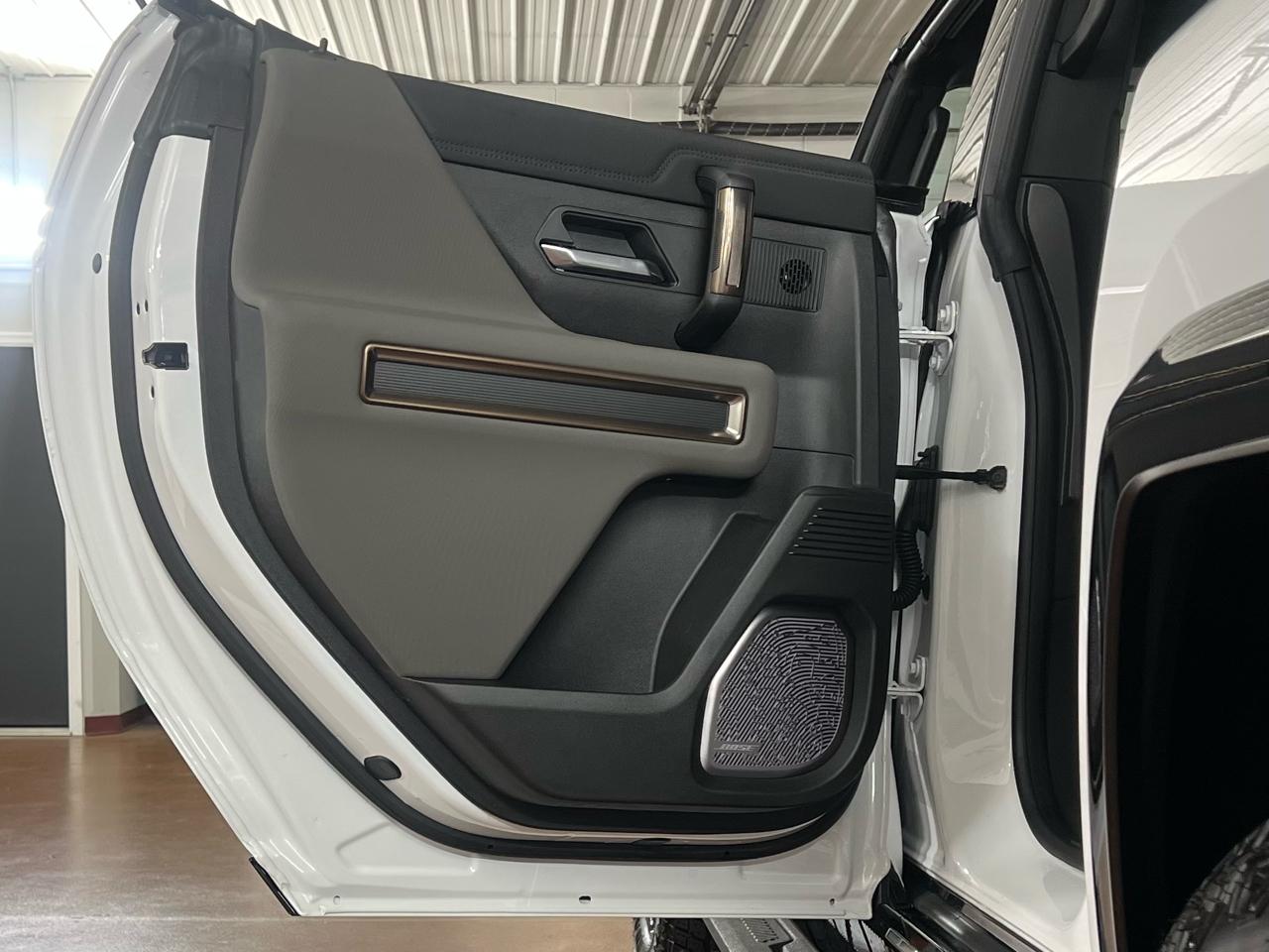 GMC HUMMER EV SUV  2025