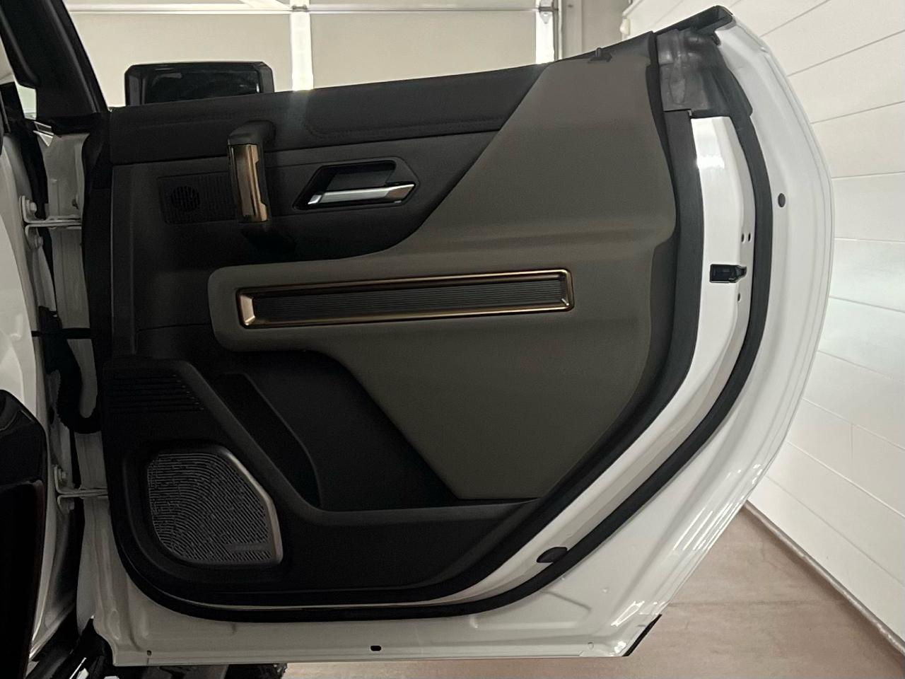 GMC HUMMER EV SUV  2025