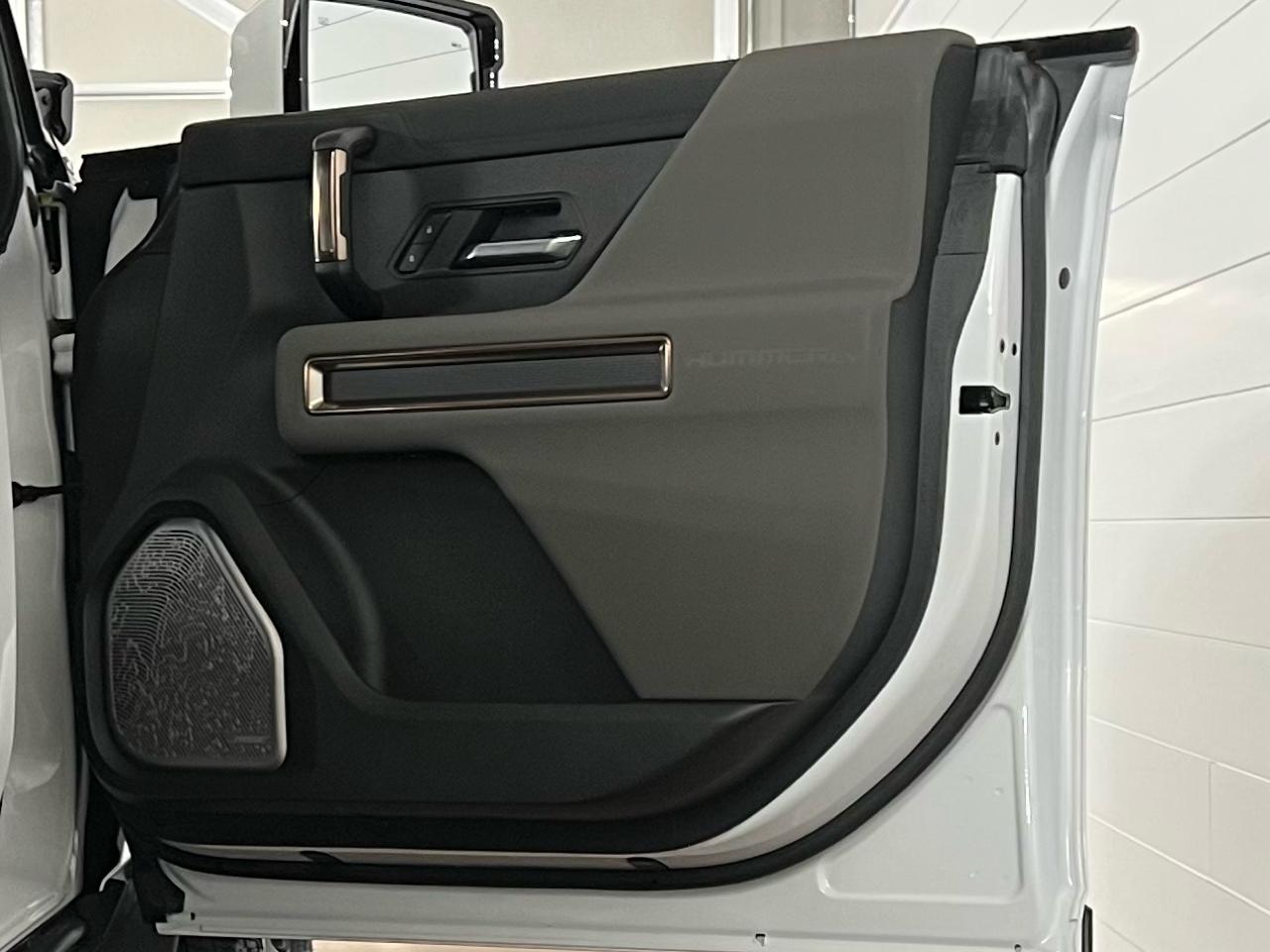 GMC HUMMER EV SUV  2025