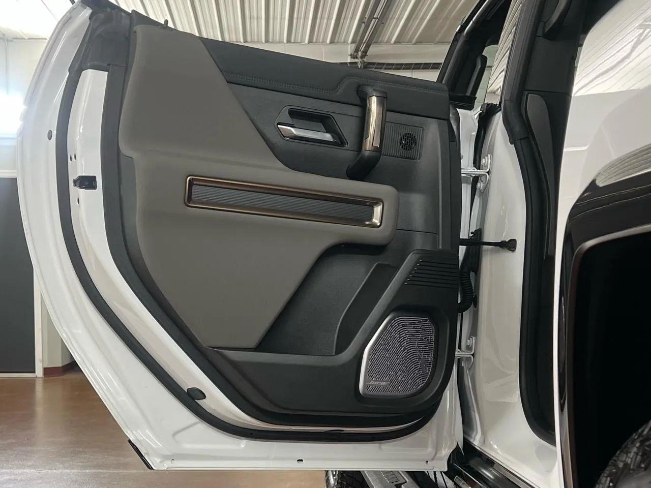 GMC HUMMER EV SUV  2025