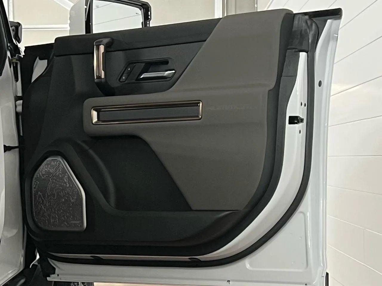 GMC HUMMER EV SUV  2025