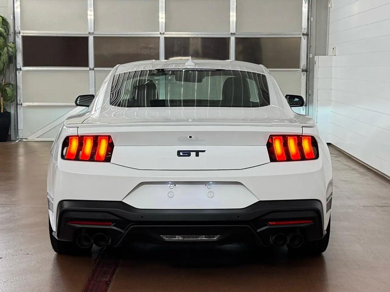 Ford Mustang  2024