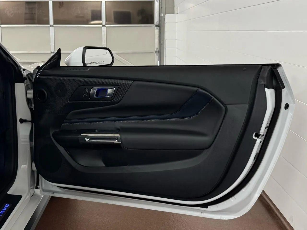 Ford Mustang  2024