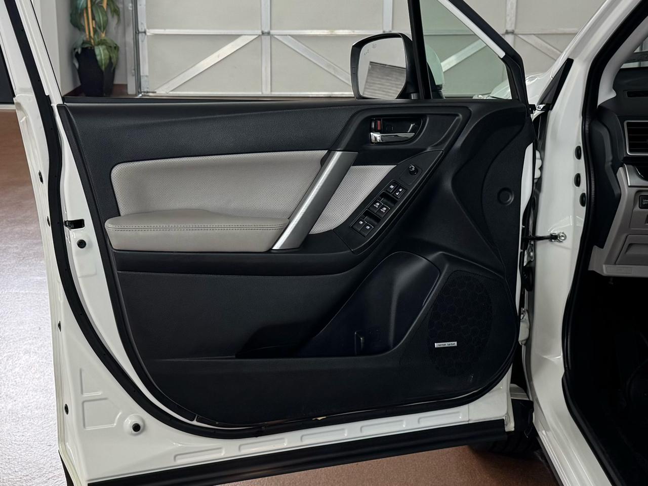 Subaru Forester 2.5i Limited CVT 2018